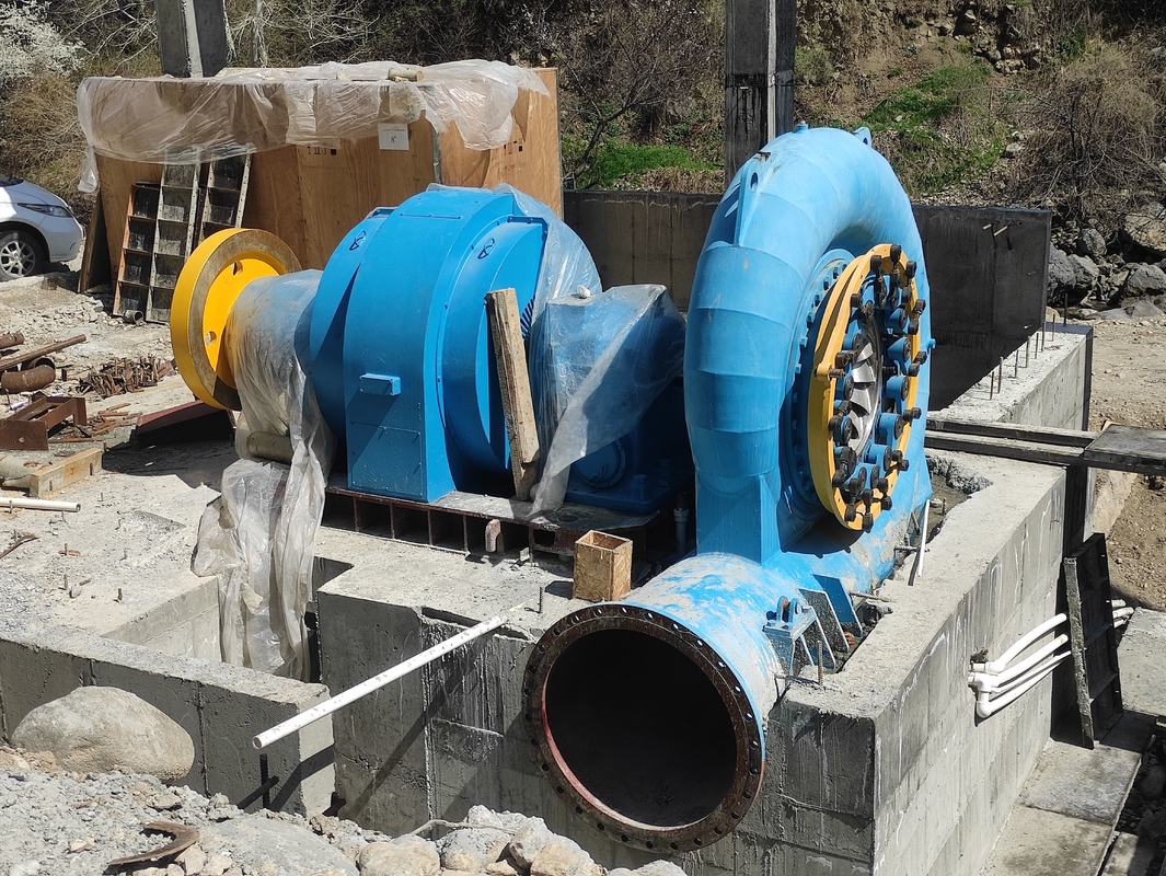 Voltage Water Turbine Generator for Automatic Control 200kw-20mw Brushless Installation