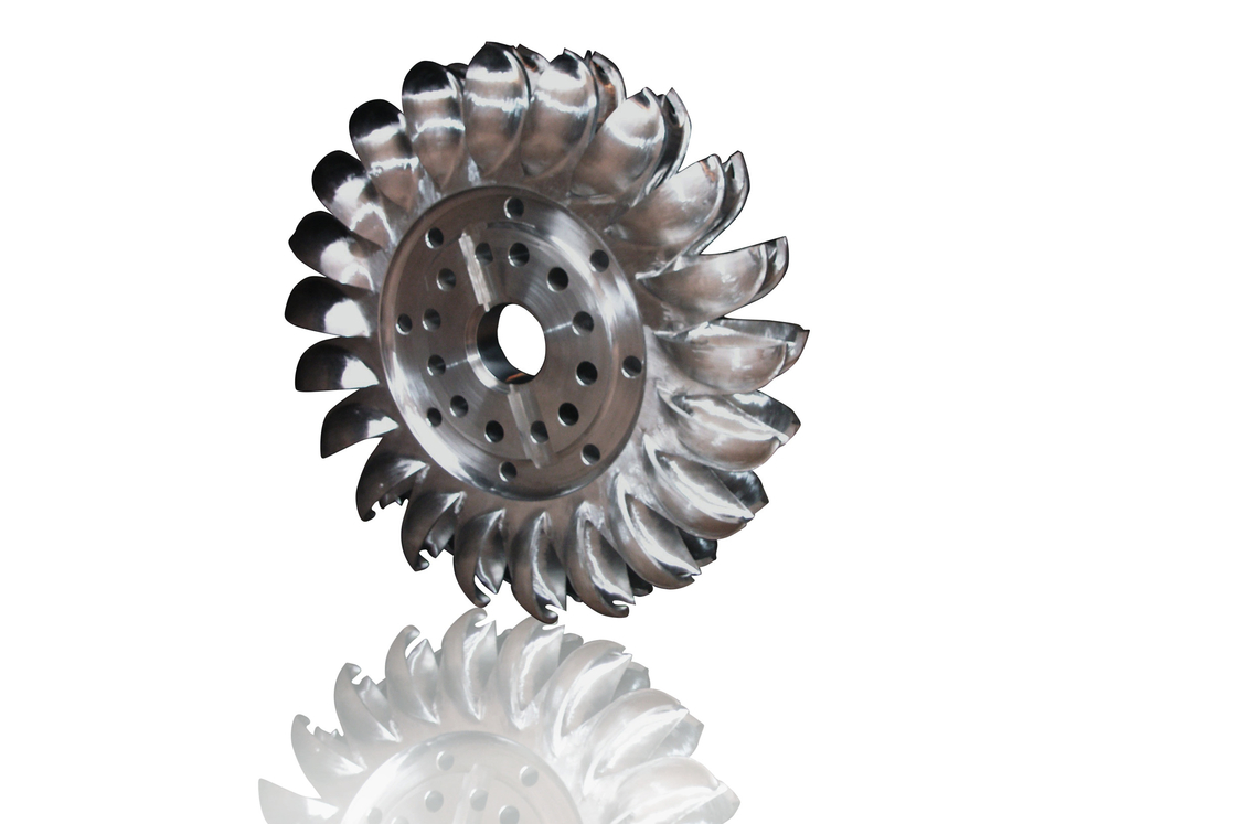 Voltage IP54 Pelton Hydraulic Turbine Generator Stainless Steel Cast Iron 500-3000r/min Speed Range